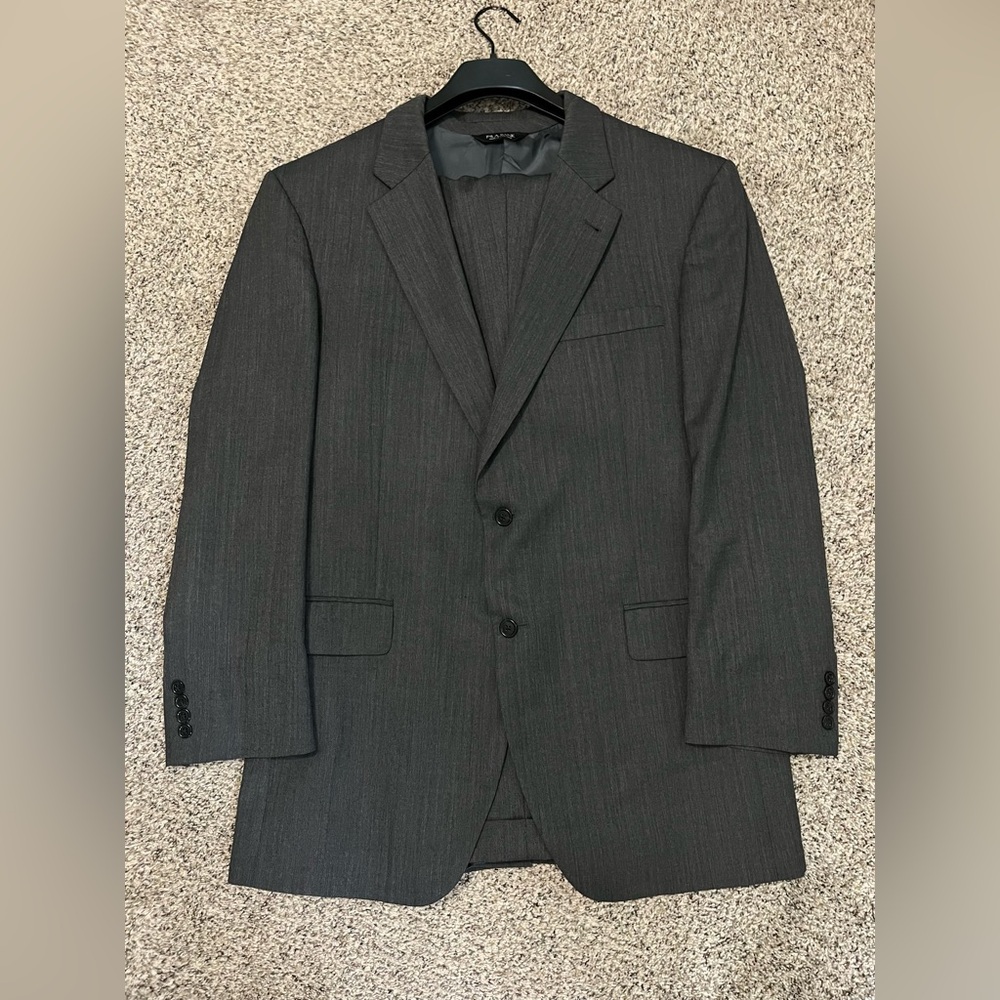 Men's 100% Wool Jos. A. Banks Gray Suit Coat and Slacks Size 44L/39L